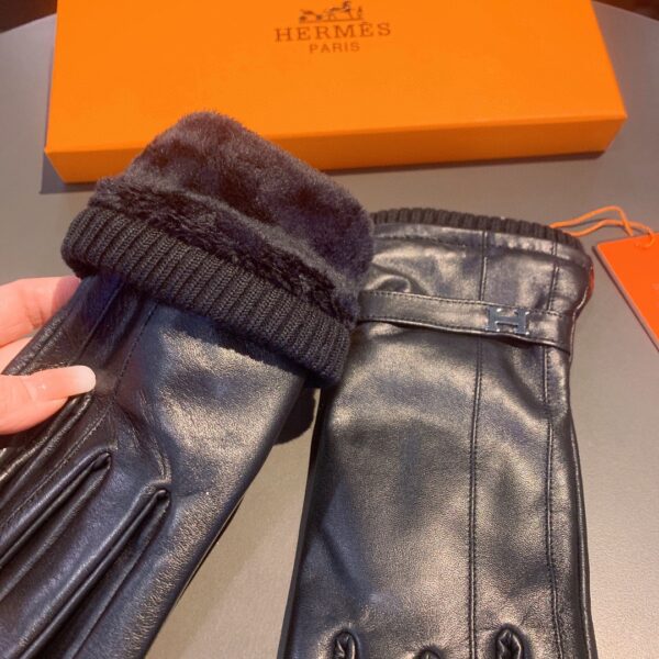 Hermes Soya Gloves In Black