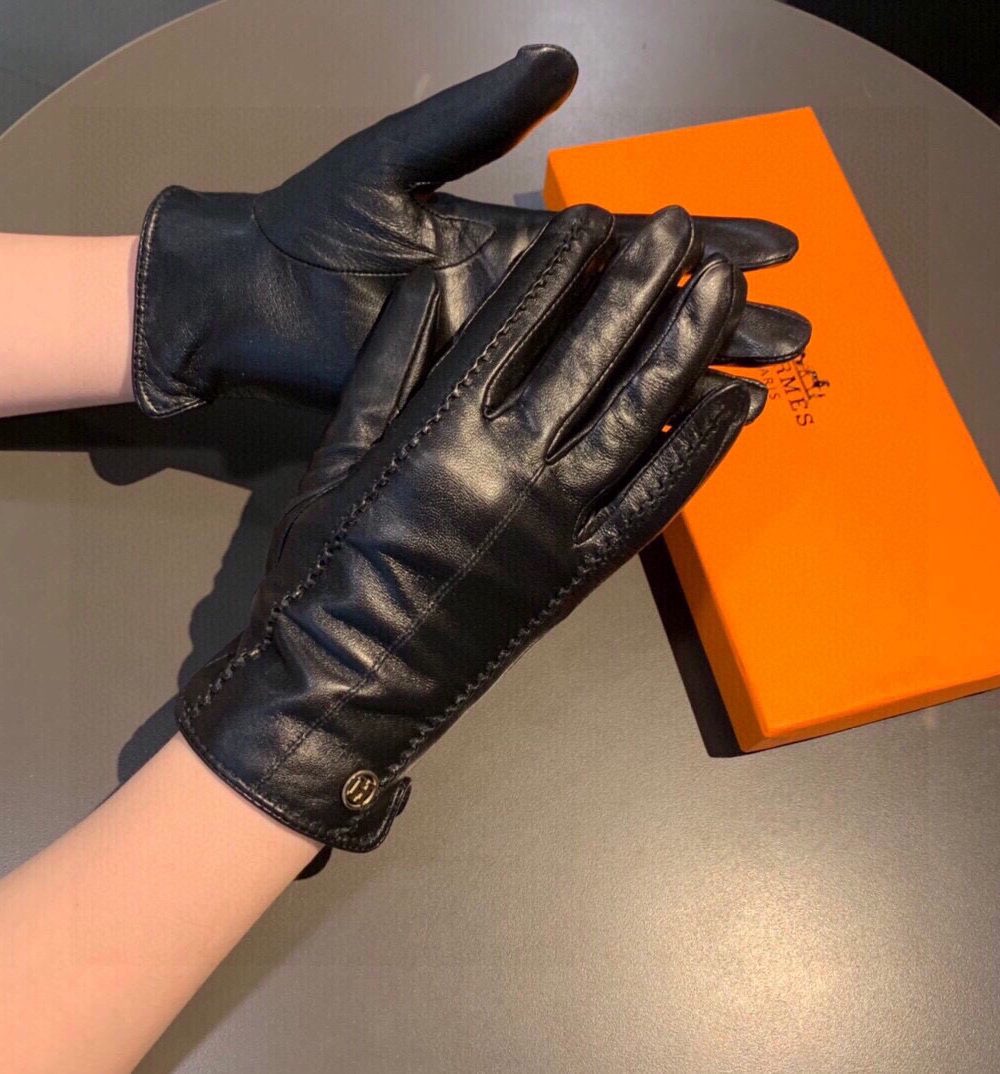 Hermes Soya Gloves In Black