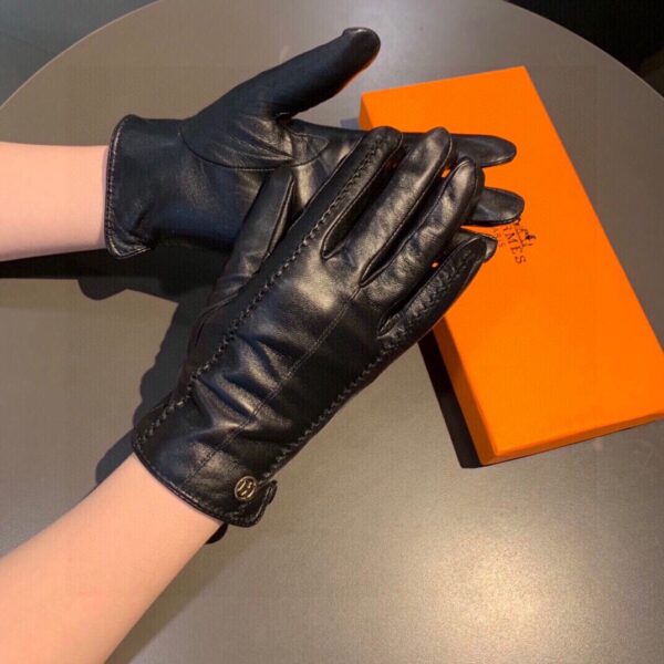 Hermes Soya Gloves In Black