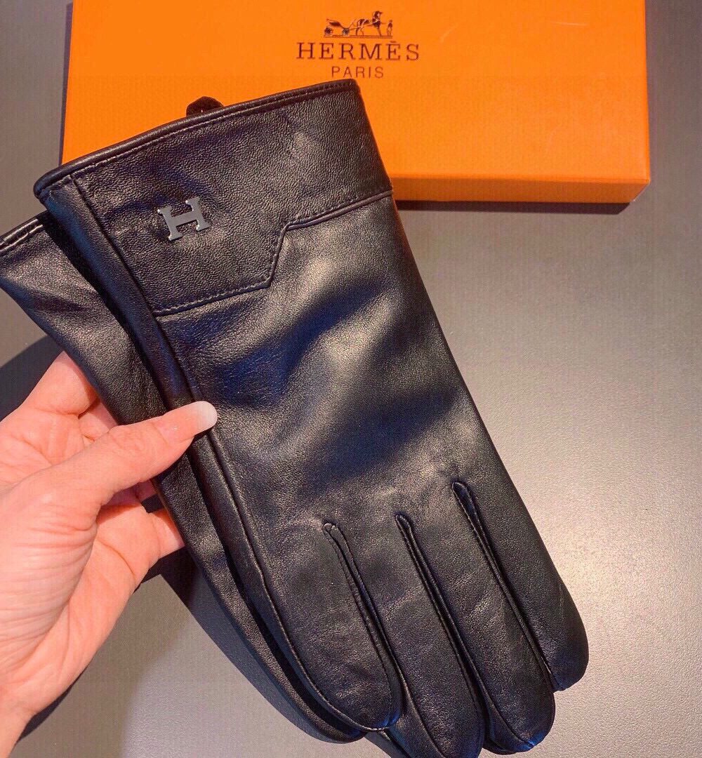 Hermes Soya Gloves In Black