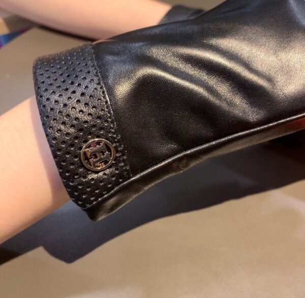 Hermes Soya Gloves In Black