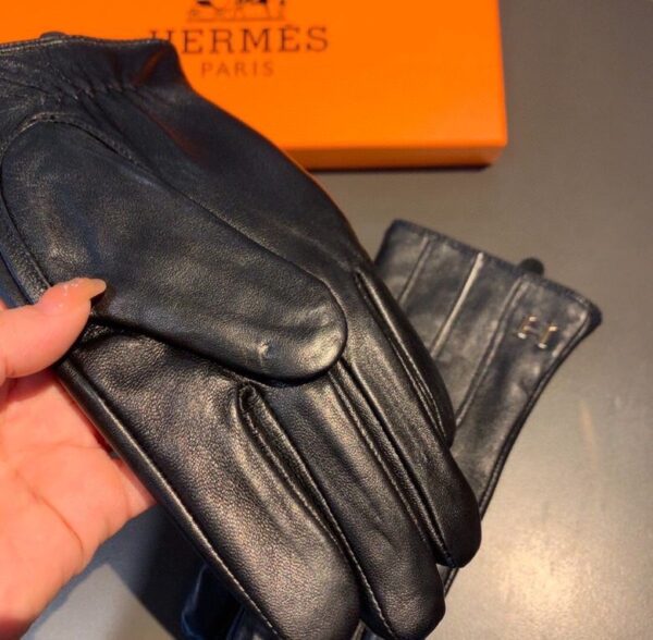 Hermes Soya Gloves In Black