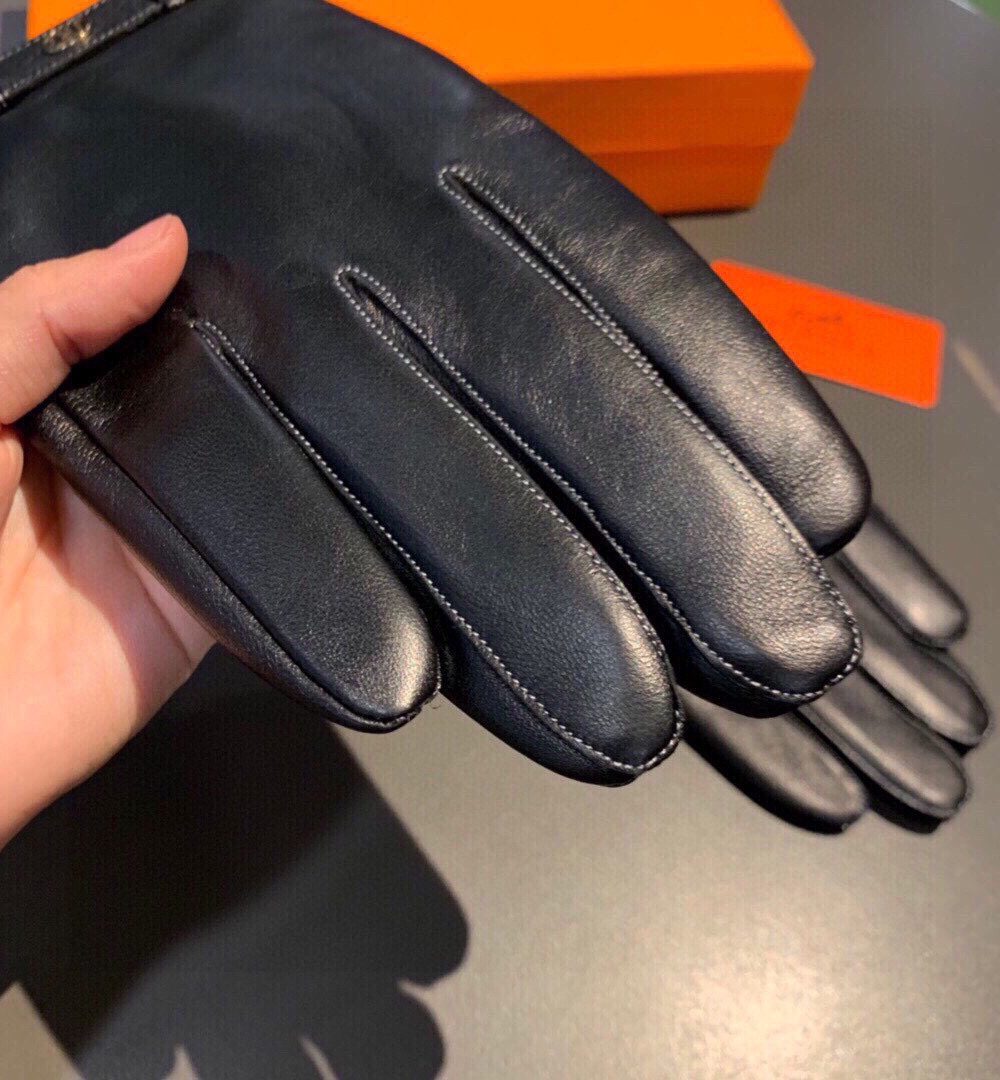 Hermes Soya Gloves In Black