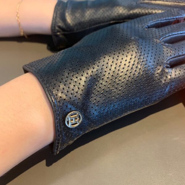 Hermes Soya Gloves In Black