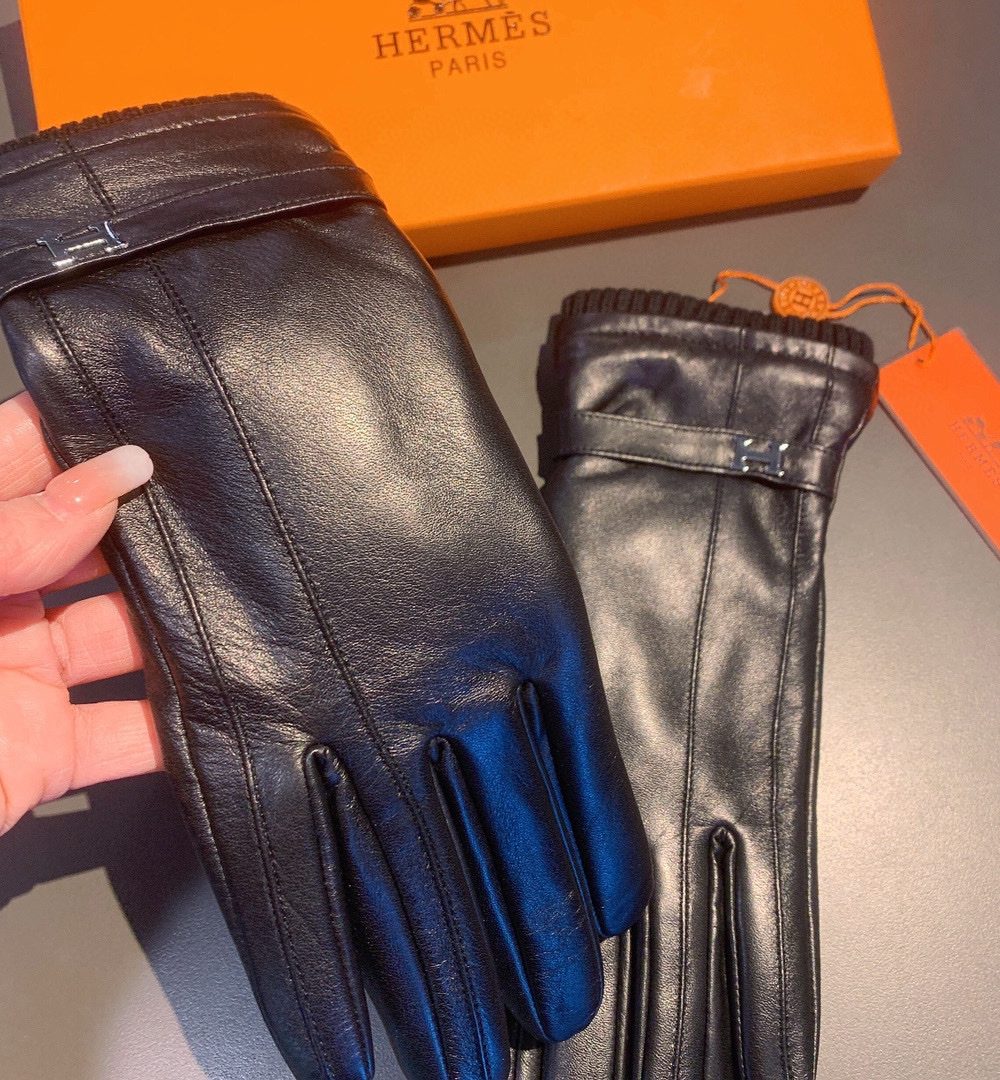 Hermes Soya Gloves In Black