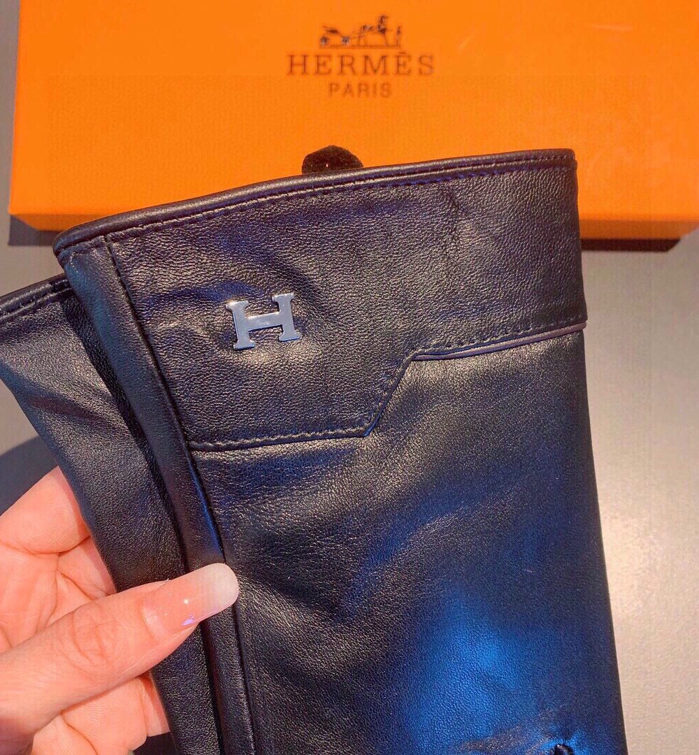 Hermes Soya Gloves In Black