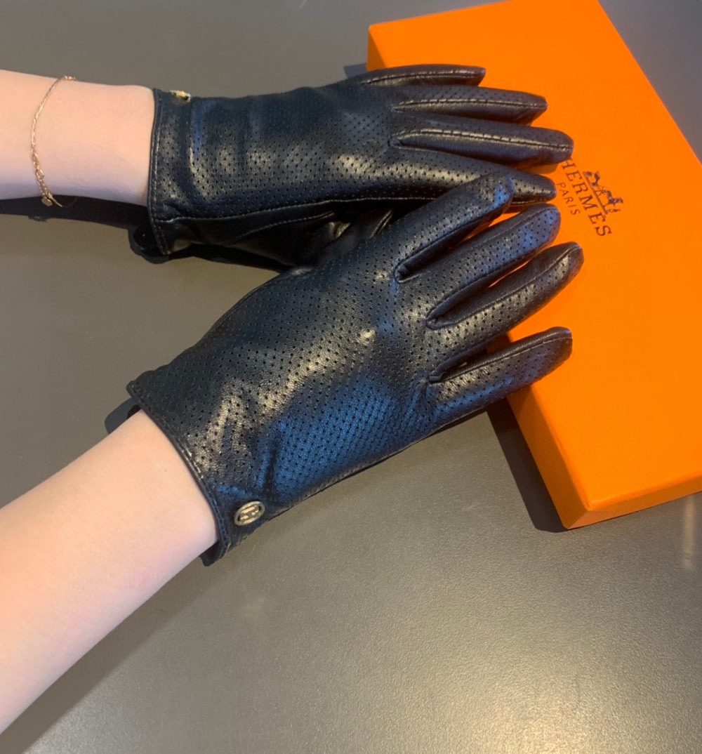 Hermes Soya Gloves In Black