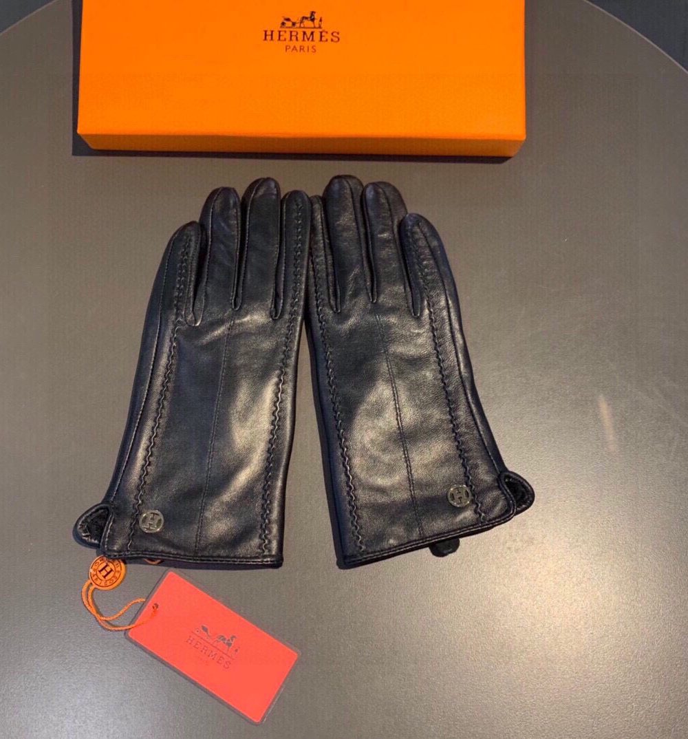 Hermes Soya Gloves In Black