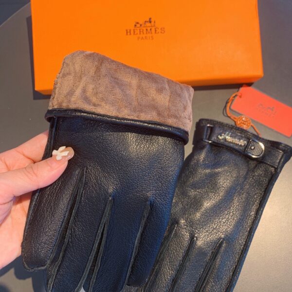 Hermes Soya Gloves In Black