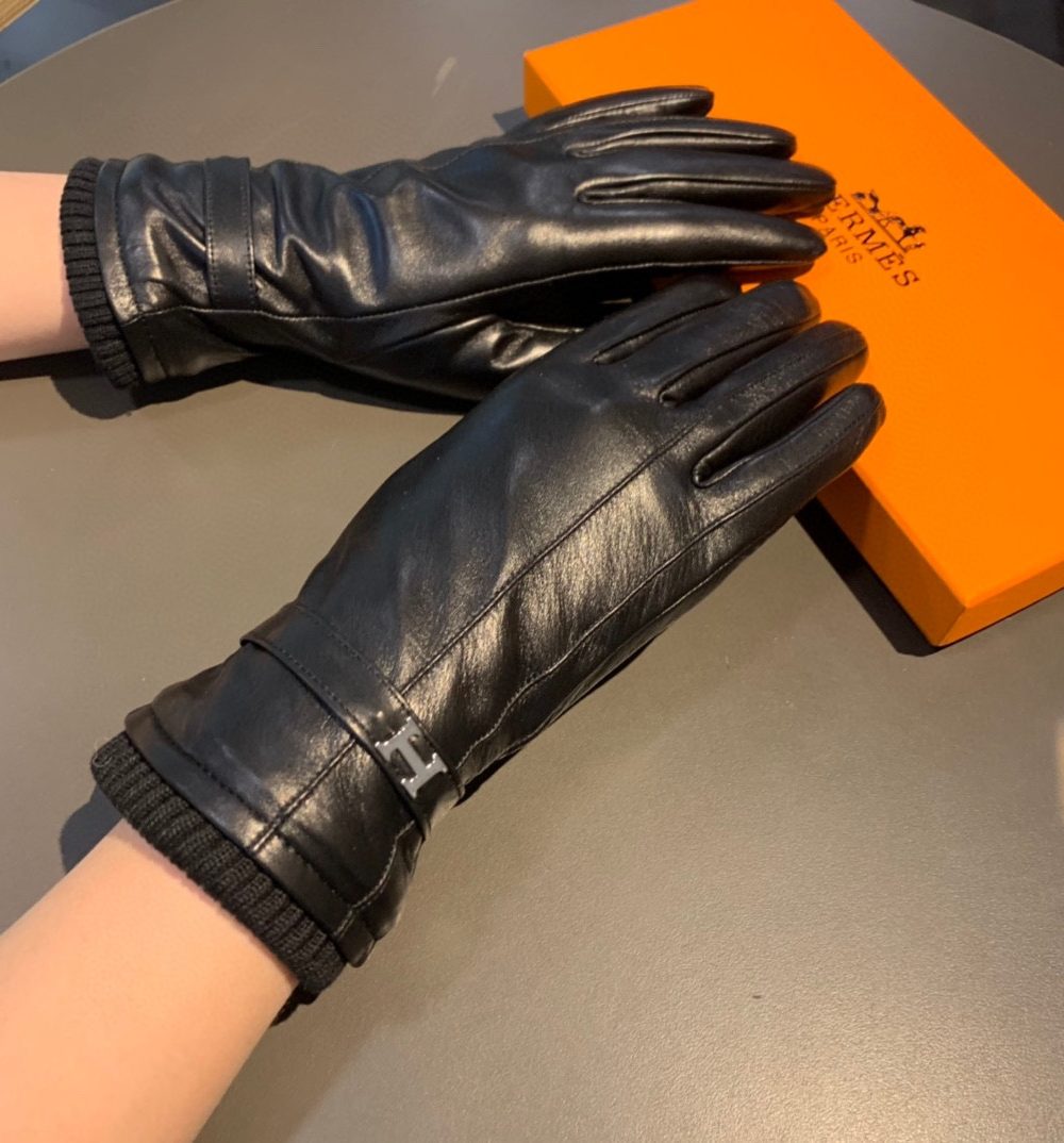 Hermes Soya Gloves In Black