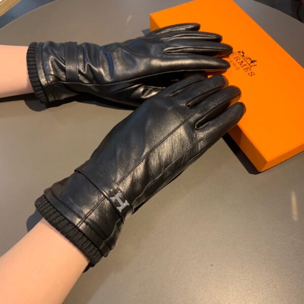 Hermes Soya Gloves In Black