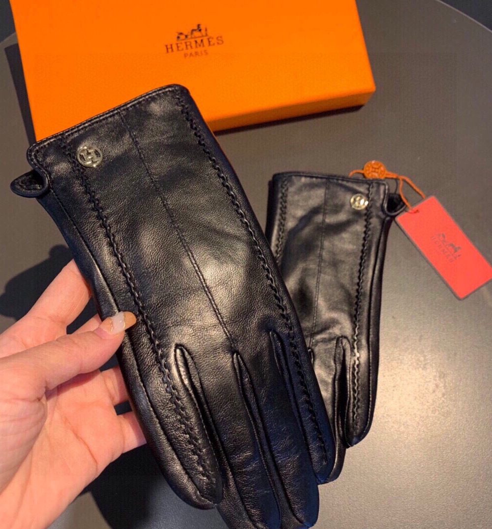 Hermes Soya Gloves In Black