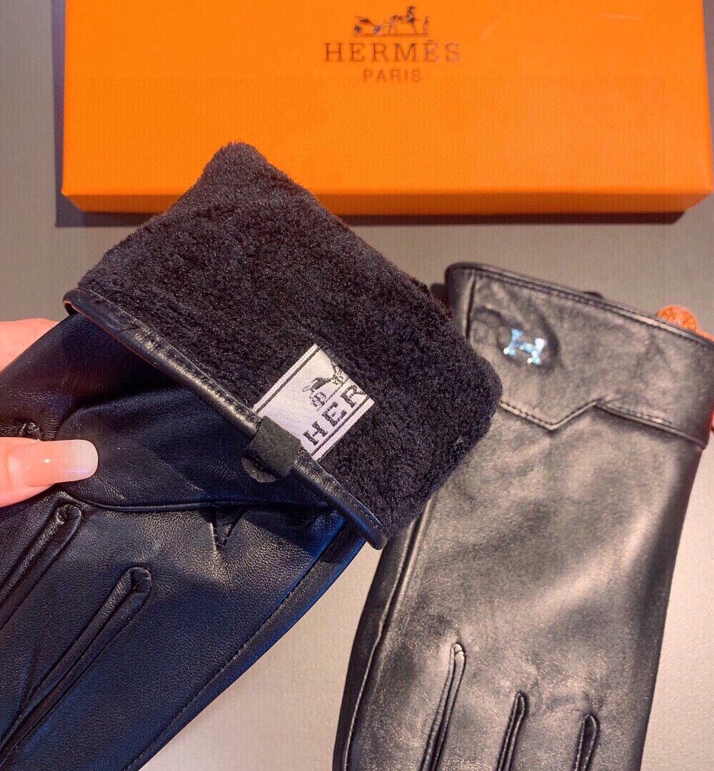Hermes Soya Gloves In Black