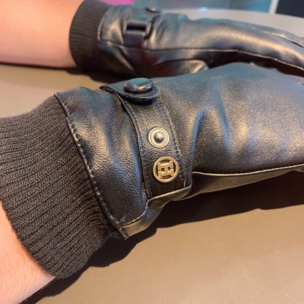 Hermes Soya Gloves In Black