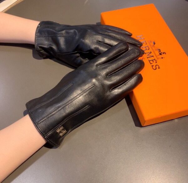 Hermes Soya Gloves In Black