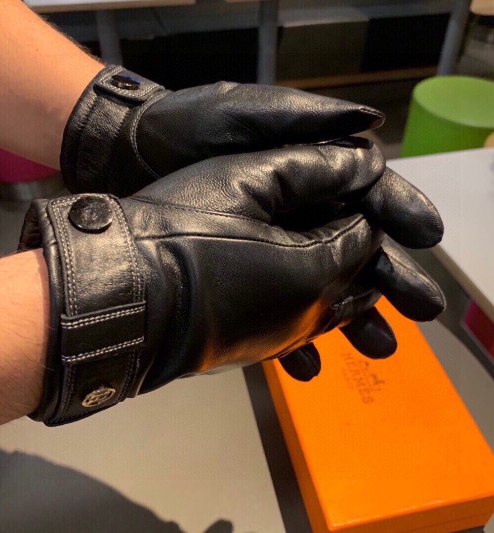 Hermes Soya Gloves In Black