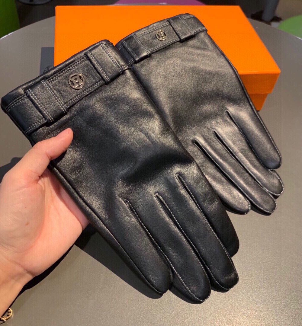 Hermes Soya Gloves In Black