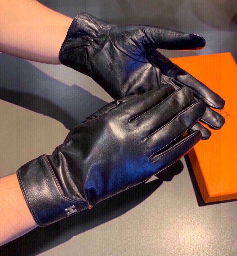 Hermes Soya Gloves In Black