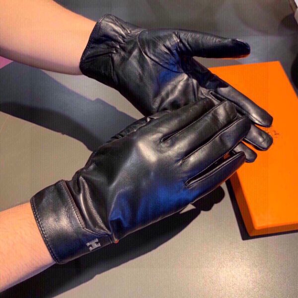 Hermes Soya Gloves In Black