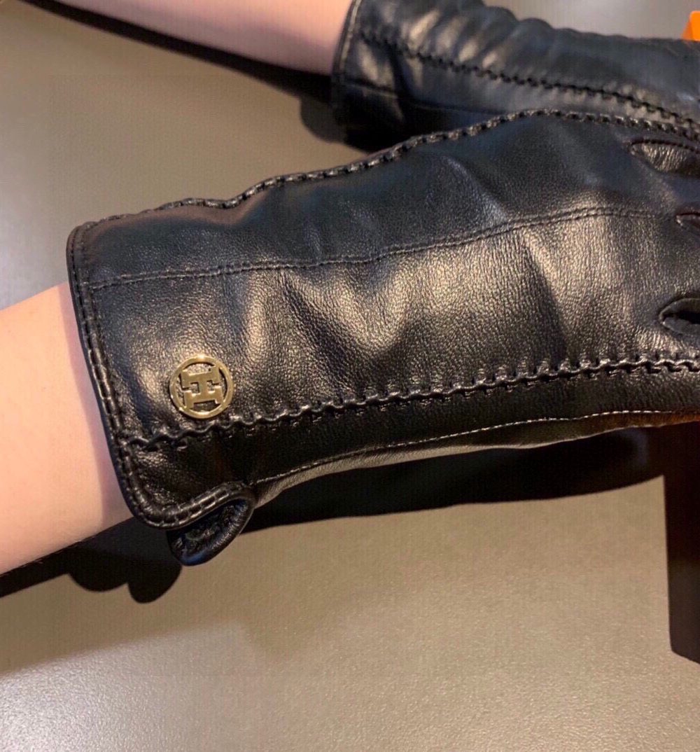 Hermes Soya Gloves In Black