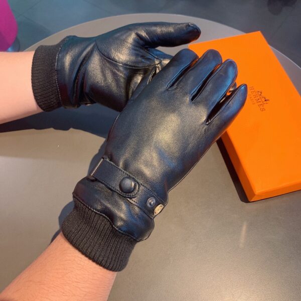 Hermes Soya Gloves In Black