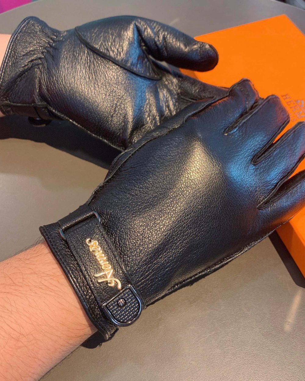 Hermes Soya Gloves In Black