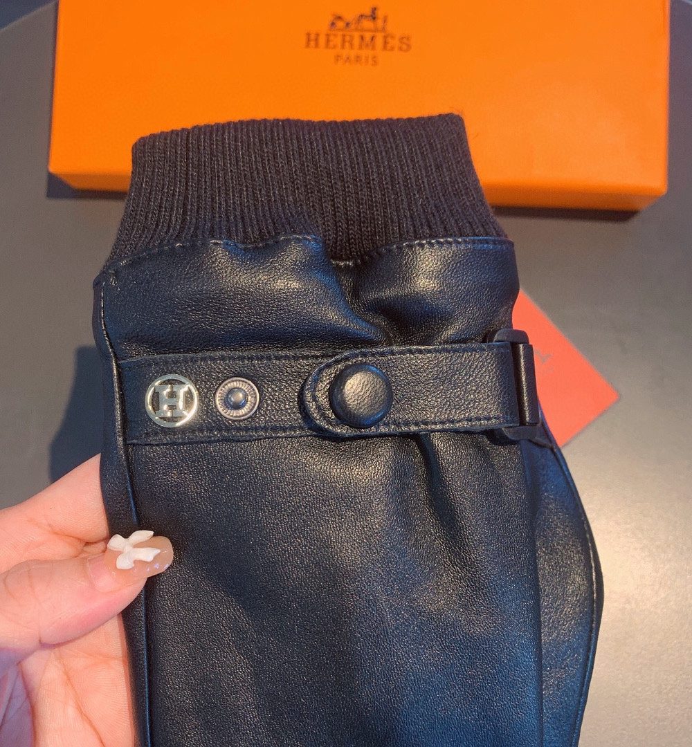 Hermes Soya Gloves In Black