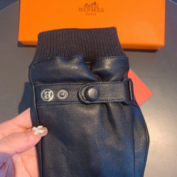 Hermes Soya Gloves In Black