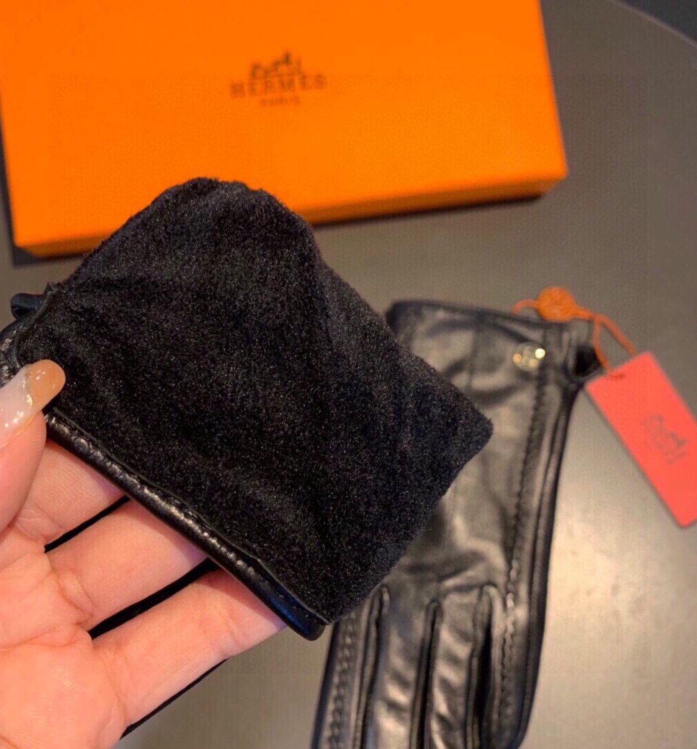 Hermes Soya Gloves In Black
