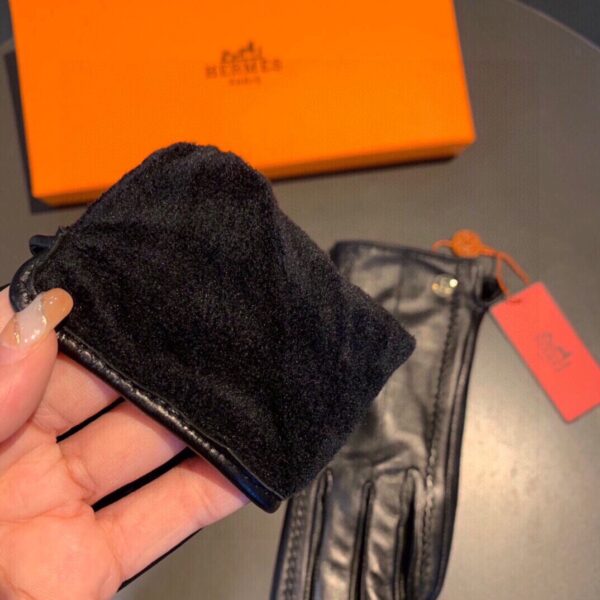 Hermes Soya Gloves In Black