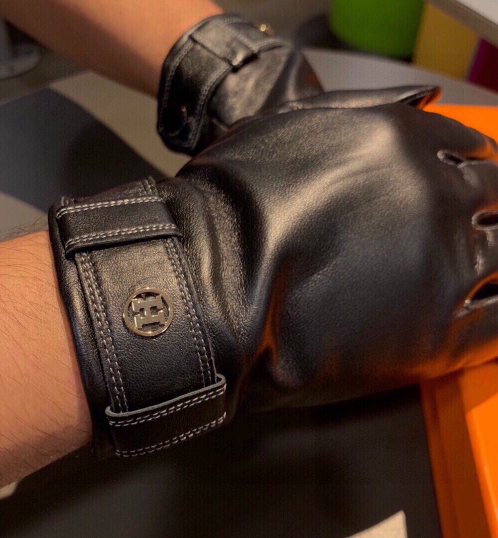 Hermes Soya Gloves In Black