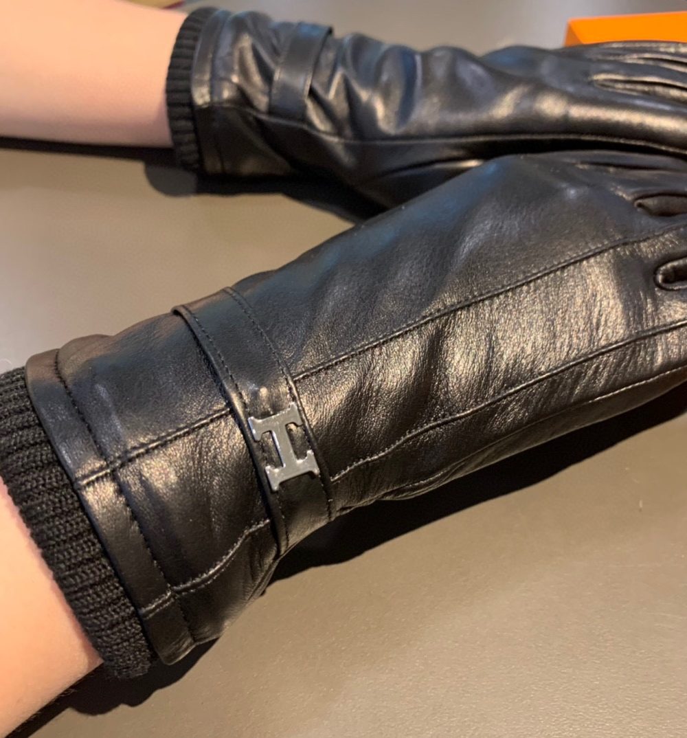 Hermes Soya Gloves In Black