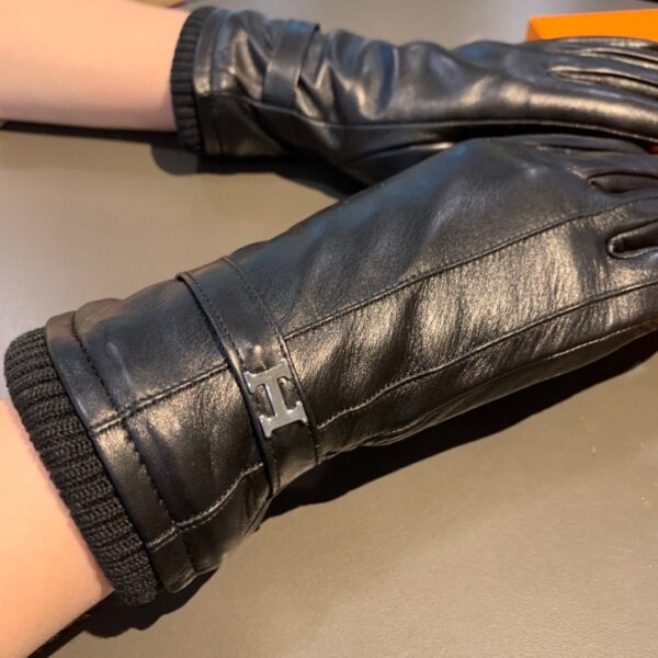 Hermes Soya Gloves In Black
