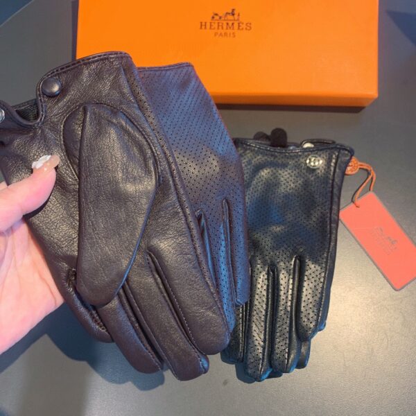 Hermes Soya Gloves In Black