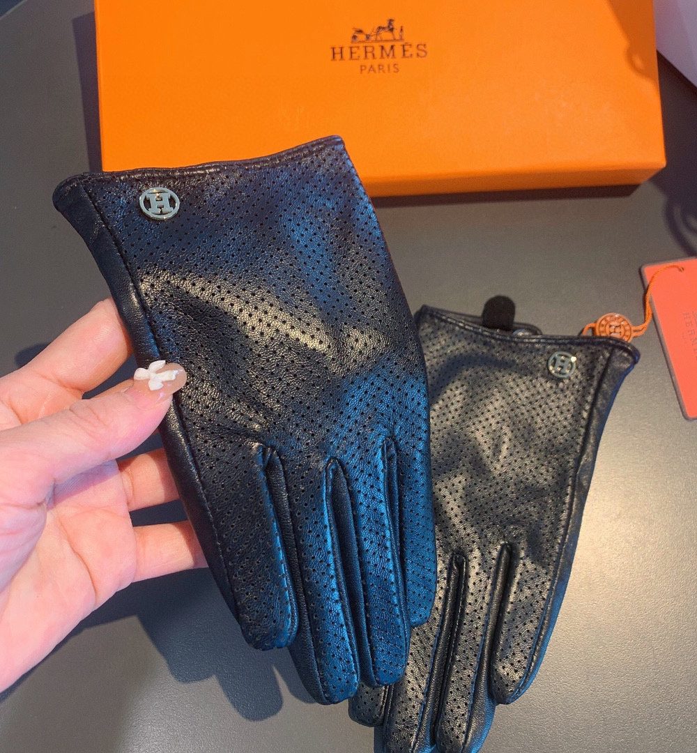 Hermes Soya Gloves In Black