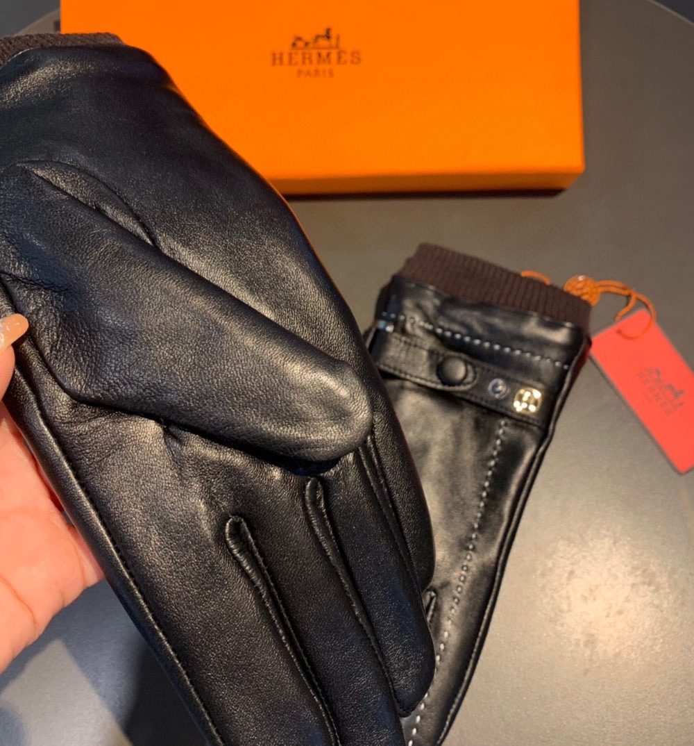 Hermes Soya Gloves In Black