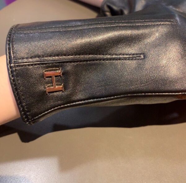 Hermes Soya Gloves In Black
