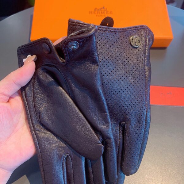 Hermes Soya Gloves In Dark Purple