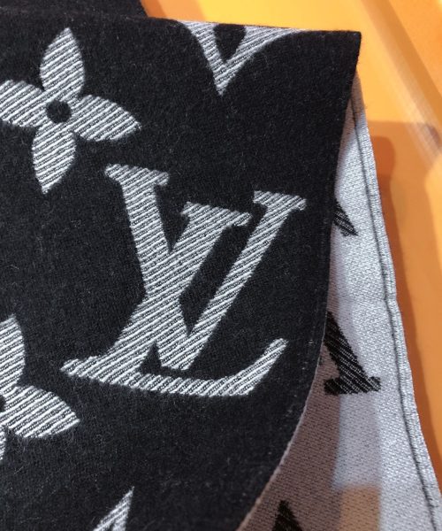 LV Essential Monogram Black/White Scarf