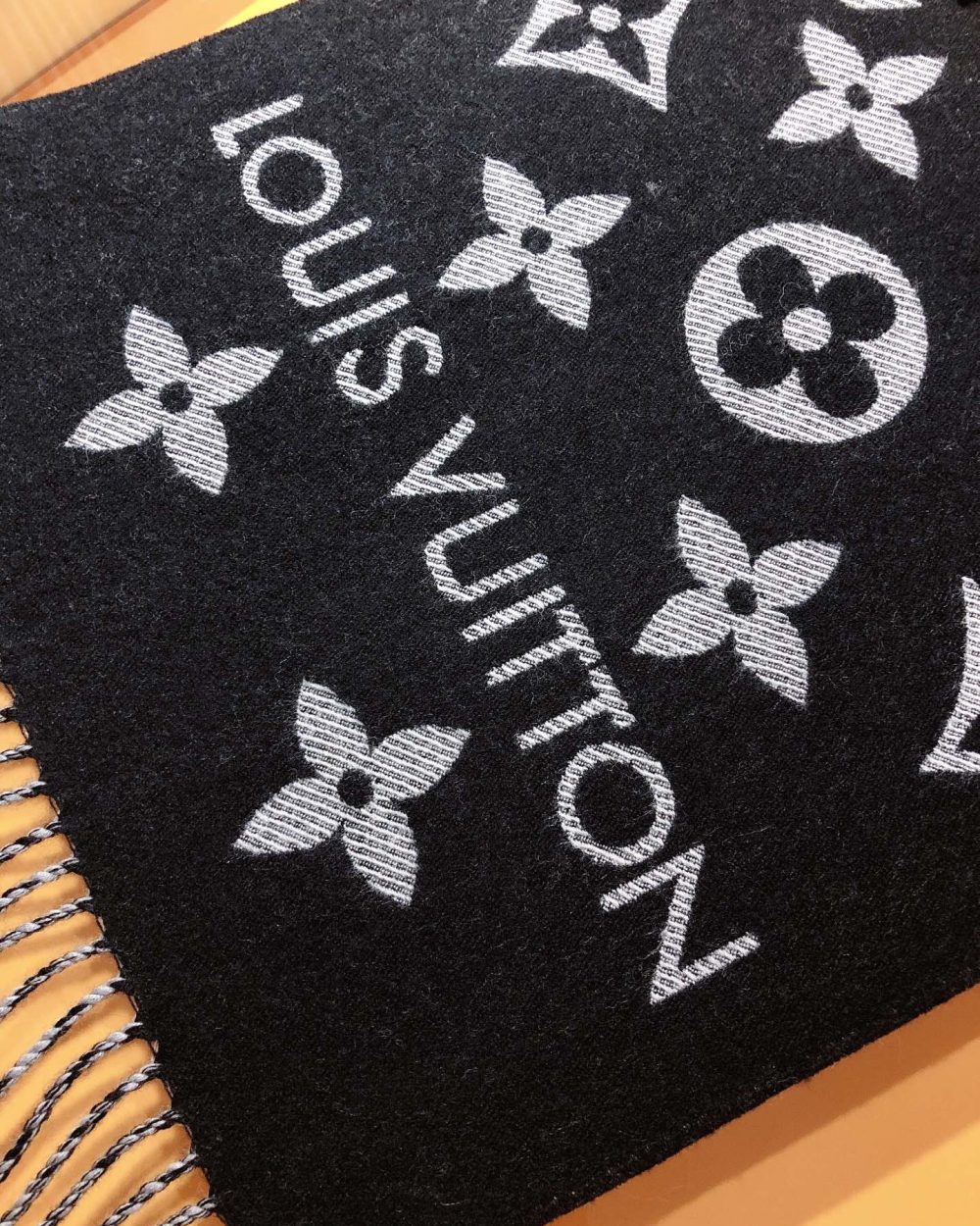LV Essential Monogram Black/White Scarf