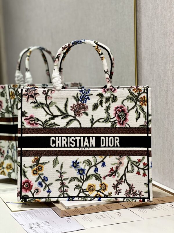 1:1 Replica Large Dior Tote Bag Black/White For Women 16.5 in/ 42cm M1286ZEAU_M911