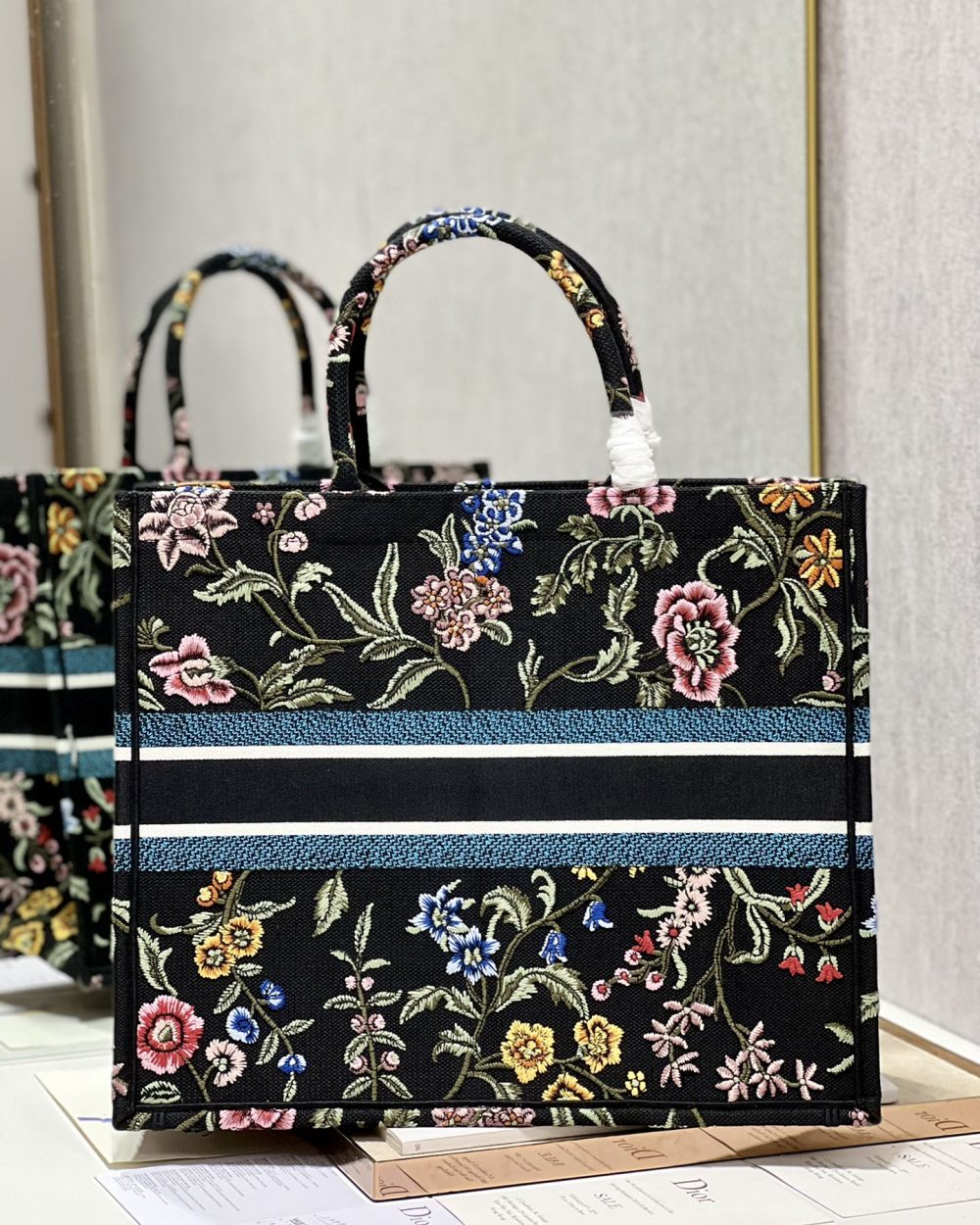 1:1 Replica Large Dior Tote Bag Black/White For Women 16.5 in/ 42cm M1286ZEAU_M911