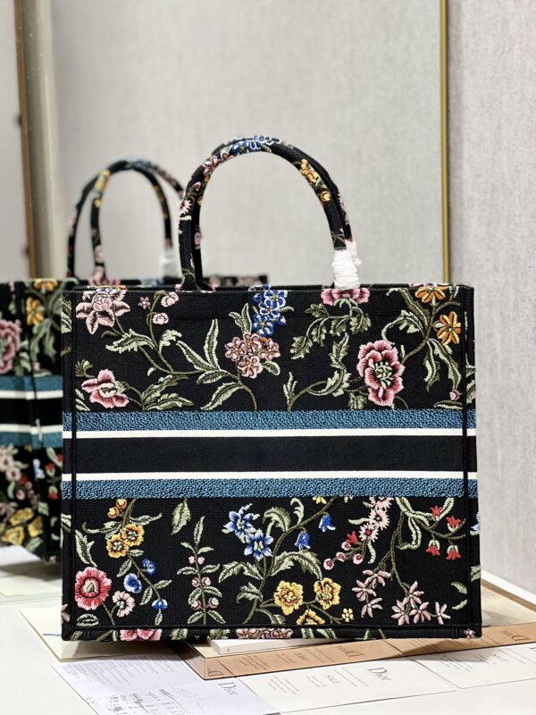 1:1 Replica Large Dior Tote Bag Black/White For Women 16.5 in/ 42cm M1286ZEAU_M911