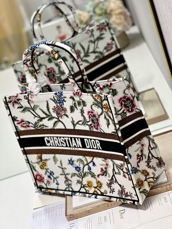 1:1 Replica Large Dior Tote Bag Black/White For Women 16.5 in/ 42cm M1286ZEAU_M911