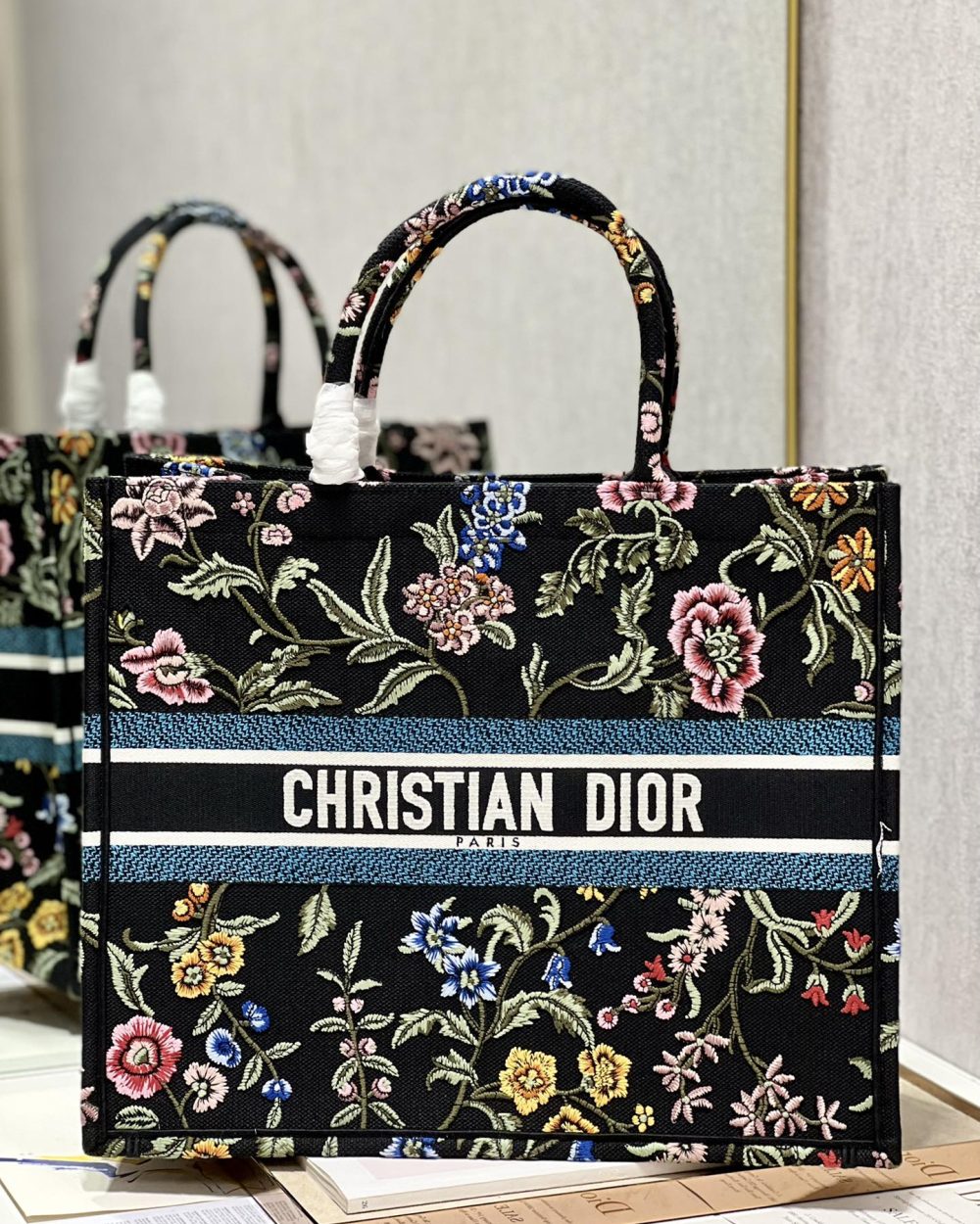 1:1 Replica Large Dior Tote Bag Black/White For Women 16.5 in/ 42cm M1286ZEAU_M911