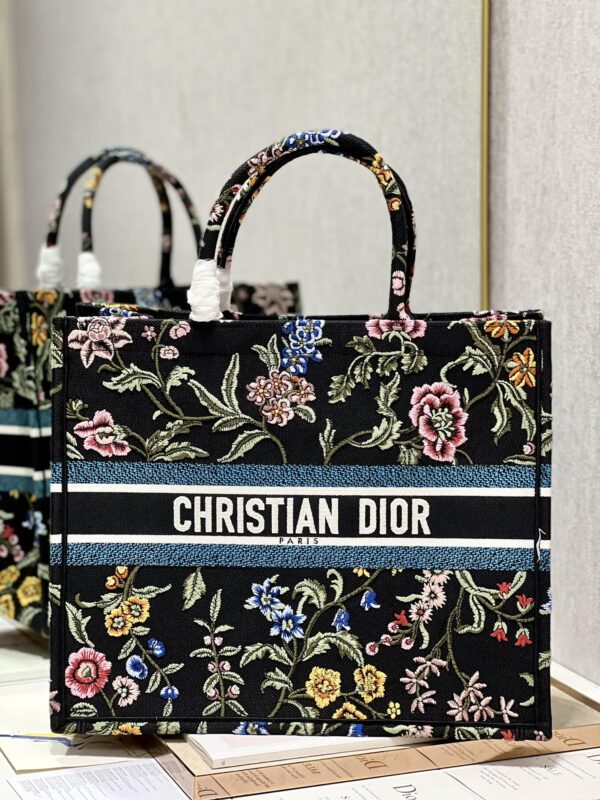 1:1 Replica Large Dior Tote Bag Black/White For Women 16.5 in/ 42cm M1286ZEAU_M911