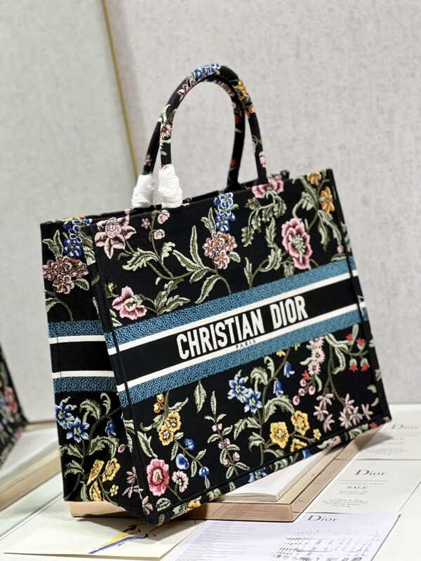1:1 Replica Large Dior Tote Bag Black/White For Women 16.5 in/ 42cm M1286ZEAU_M911