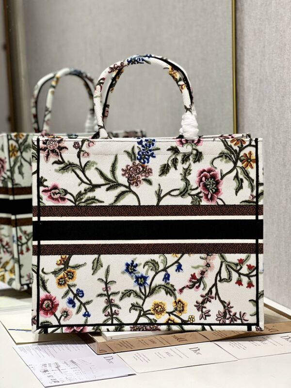 1:1 Replica Large Dior Tote Bag Black/White For Women 16.5 in/ 42cm M1286ZEAU_M911
