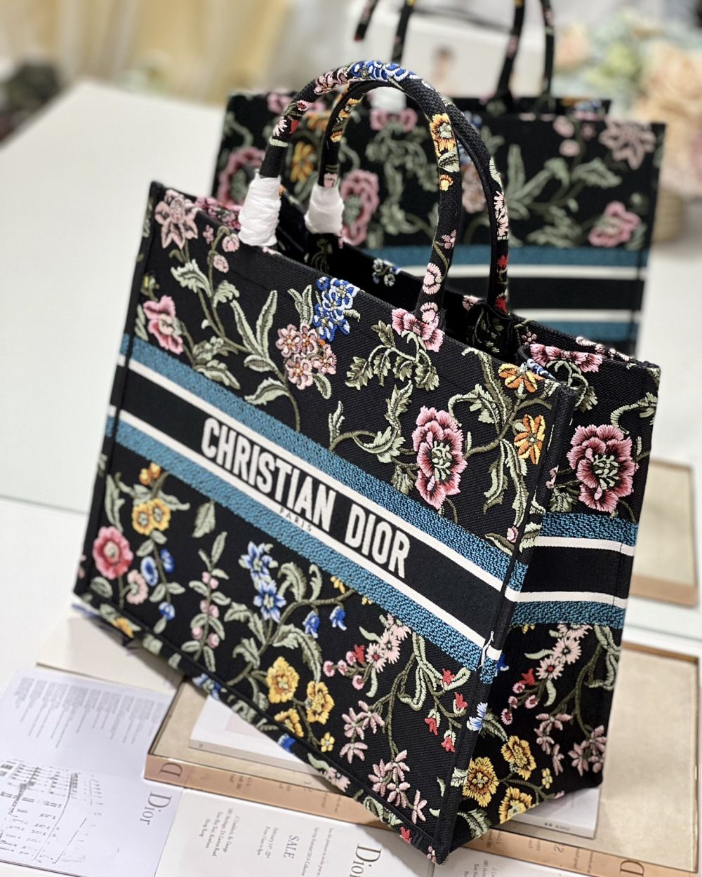 1:1 Replica Large Dior Tote Bag Black/White For Women 16.5 in/ 42cm M1286ZEAU_M911