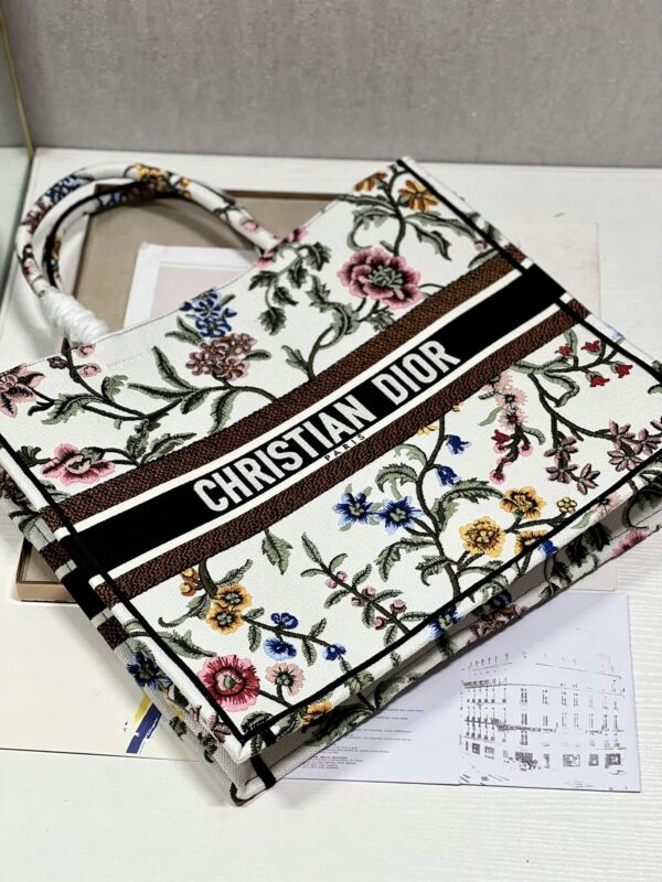 1:1 Replica Large Dior Tote Bag Black/White For Women 16.5 in/ 42cm M1286ZEAU_M911
